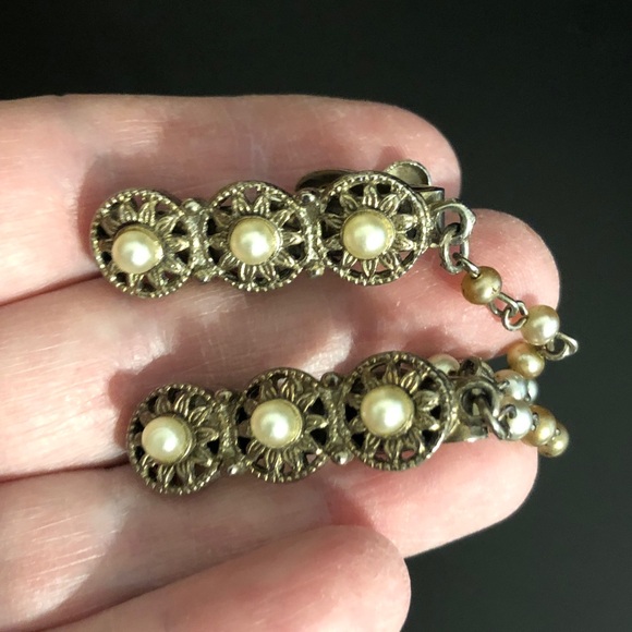 Estate Vintage Silver Sweater Clip With Pearl Accents - Picture 5 of 6
